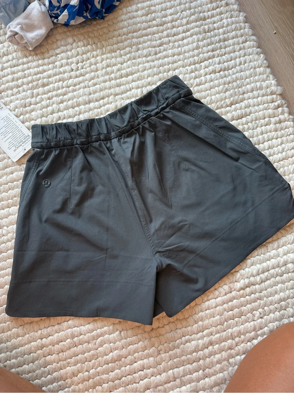 Lululemon Cinchable Waist HR Woven Short 3.5" – Graphite Grey (GGRE) – XS – NWT - Picture 3 of 6